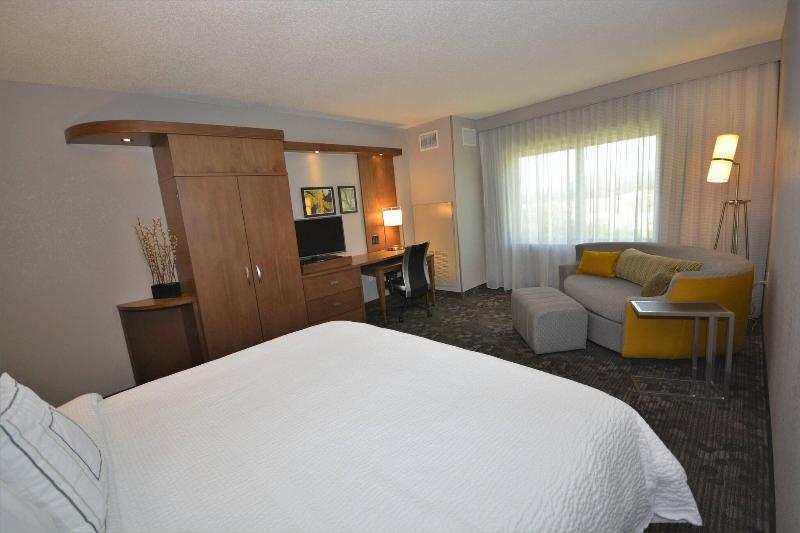 اتاق استاندارد با تخت بزرگ, Courtyard By Marriott Asheville Airport