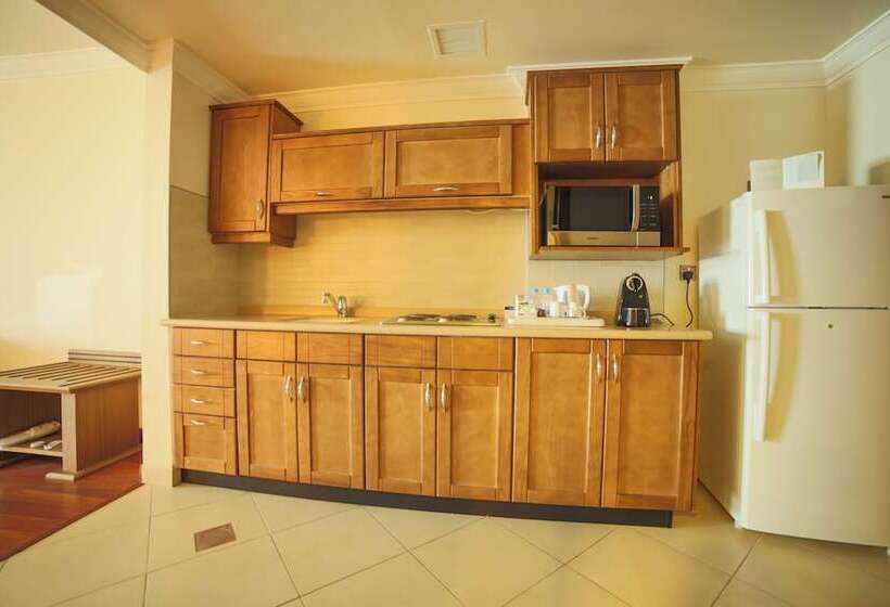 Полулюкс, Golden Tulip Hotel Buraidah Al Qassim