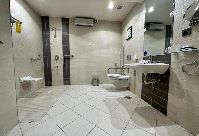 Полулюкс, Golden Tulip Hotel Buraidah Al Qassim