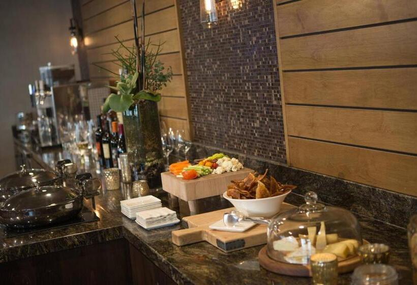 اتاق اجرایی با تخت بزرگ, Renaissance Allentown