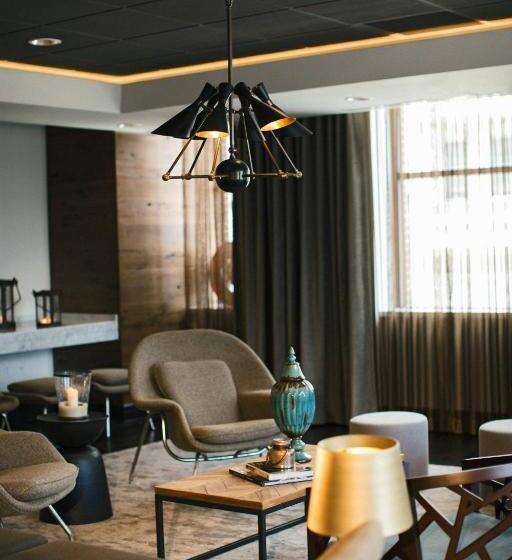اتاق اجرایی با تخت بزرگ, Renaissance Allentown