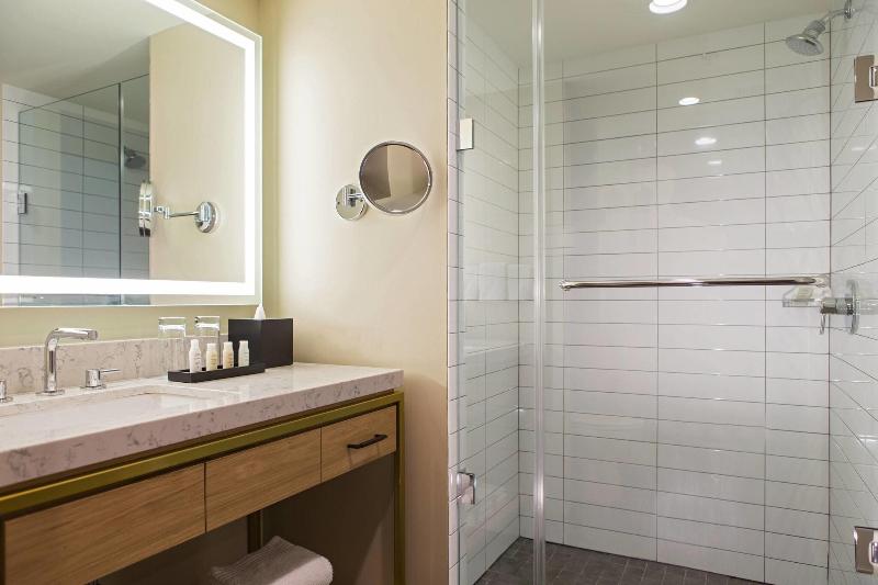 اتاق استاندارد با تخت بزرگ, Renaissance Allentown