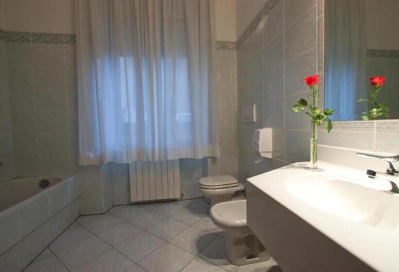 اتاق استاندارد سه نفره, Villa Ida