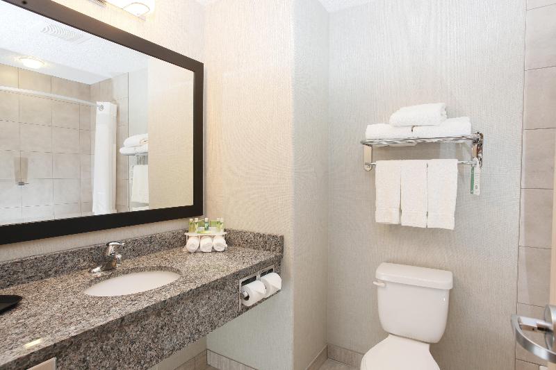 스위트 킹사이즈 침대, Holiday Inn Express Fort St John, An Ihg