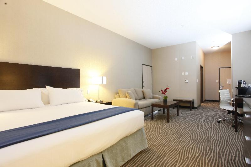 Люкс Кровать Кинг, Holiday Inn Express Fort St John, An Ihg
