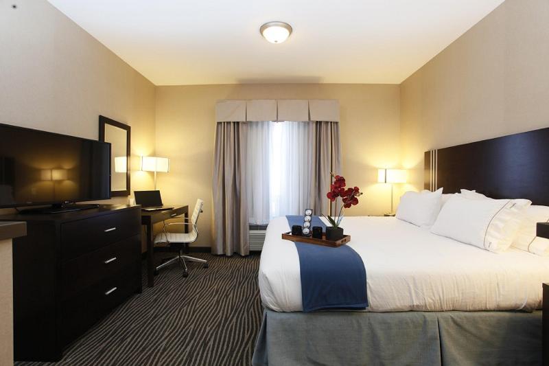 스위트 킹사이즈 침대, Holiday Inn Express Fort St John, An Ihg