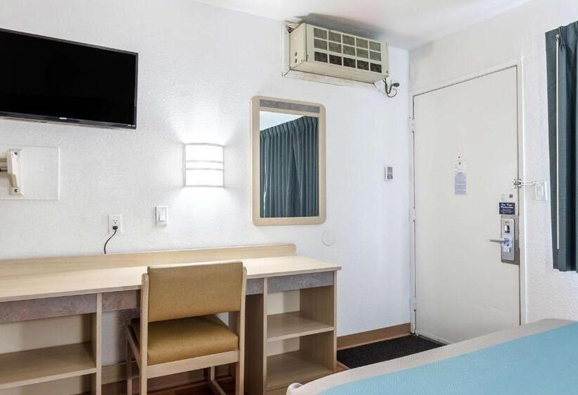 适合残疾人使用的标准间, Motel 6janesville, Wi