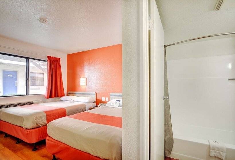 带2个双人床的标准工作室, Motel 6southington, Ct  Hartford