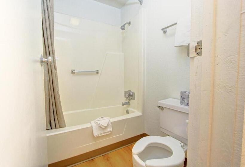 غرفة قياسية سرير كينج, Howard Johnson By Wyndham Harrisonburg