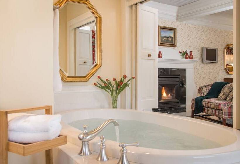 Romantic Room, The Inn At Ormsby Hill