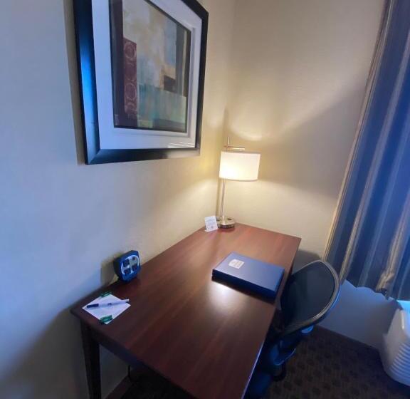 Стандартный Номер Кровать Кинг, Cobblestone Hotel & Suites   Broken Bow