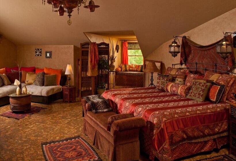 Suite with lake view, Old Rittenhouse Inn