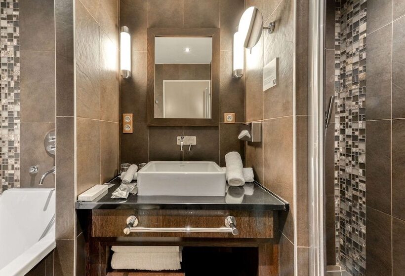 Полулюкс Повышенной Комфортности, Zenitude Hotel La Valadiere, Ascend Hotel Collection