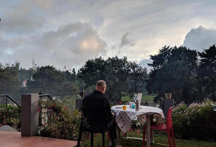 اتاق استاندارد با چشم‌انداز دریاچه, Reflections Guest House