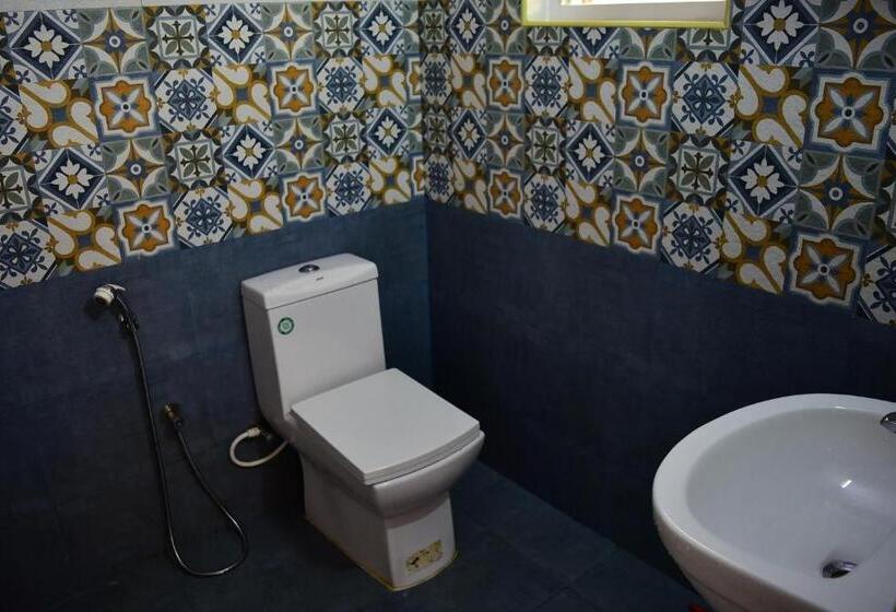 اتاق استاندارد با چشم‌انداز دریاچه, Reflections Guest House