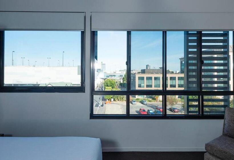 스탠다드 스튜디오, Oaks Vue Suites Geelong