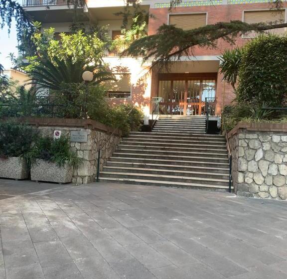 اتاق لوکس با بالکن, Parco Tasso Guest House