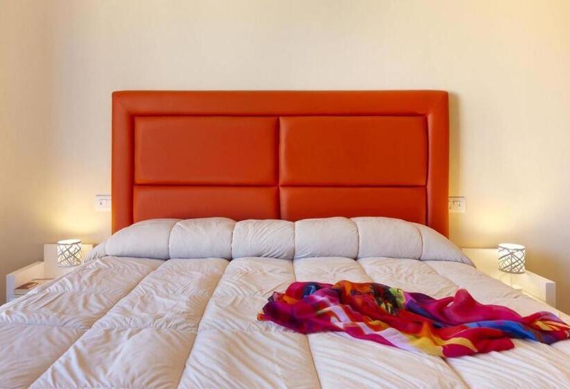 اتاق لوکس با بالکن, Parco Tasso Guest House