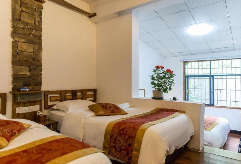 Семейный Номер, Destination Youth Hostel