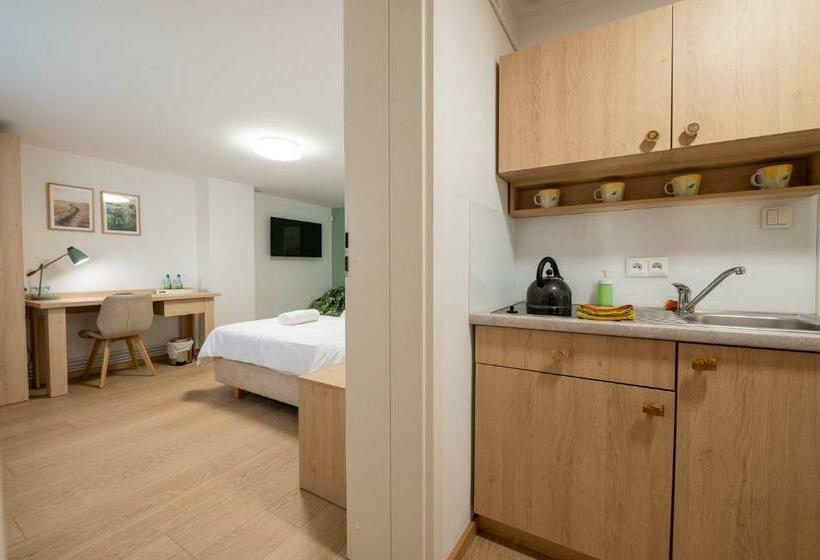 スタンダードルーム, Szumi Las Events & Apartments