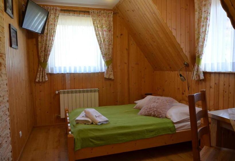 סטודיו משפחתי, Jedla Miejsce Gościnne