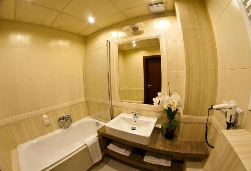 Номер Deluxe, Dwór Kresowy