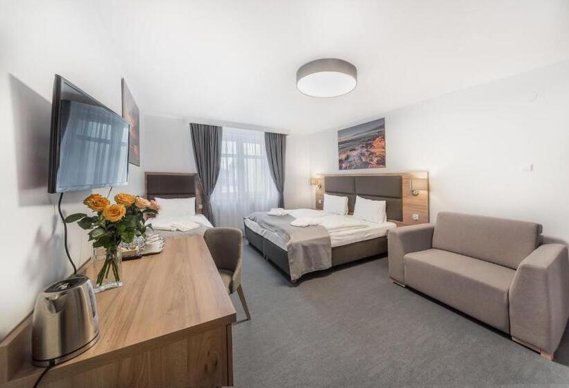 اتاق استاندارد چهار تخته, Harmony House