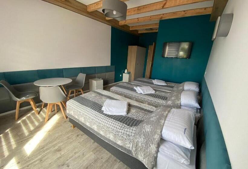 Трехместный Номер Классика, Tasarz Spa Ośrodek Wczasowy