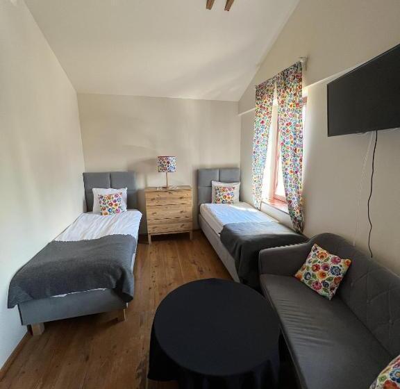 اتاق اکونومی, Hostel Folkier