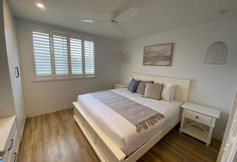 Superior 2-bedroom flat with sea view, Bay Royal Apartments