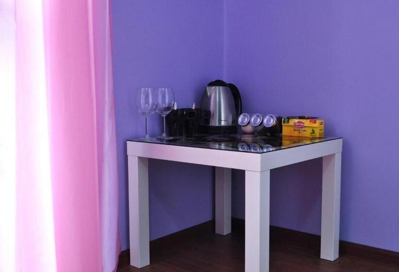 اتاق استاندارد با تخت بزرگ, Happy House Hostel