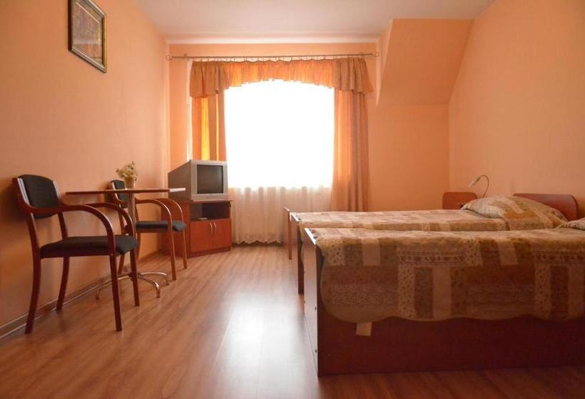 اتاق استاندارد سه نفره, Gościniec Ustrzycki