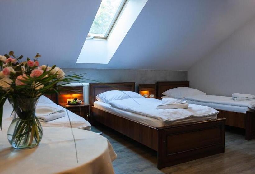 Номер Стандарт Трехместный, Resort Pod Lasem