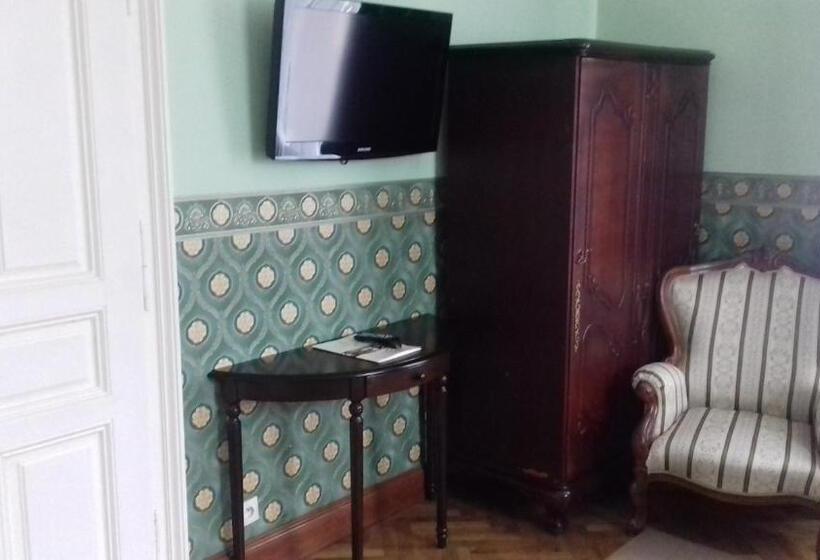 Quarto Triplo Estandar, Willa Kraj