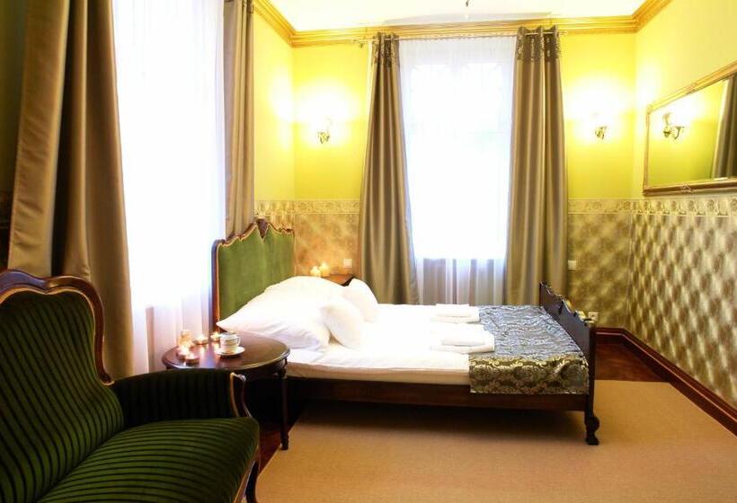 Quarto Triplo Estandar, Willa Kraj