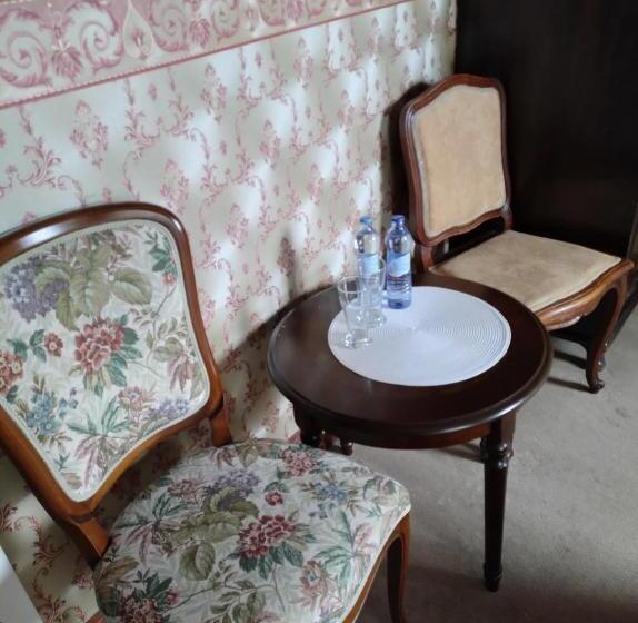 Quarto Basic, Willa Kraj
