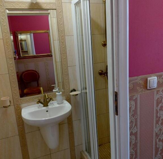 Quarto Estandar, Willa Kraj