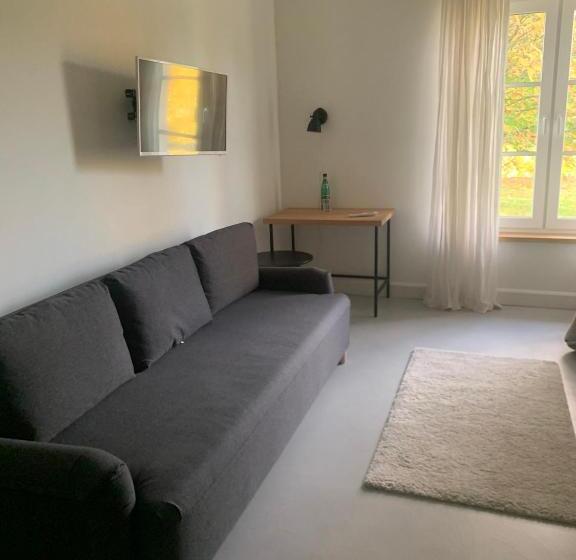 Номер Стандарт, Biała Wstążka B&b