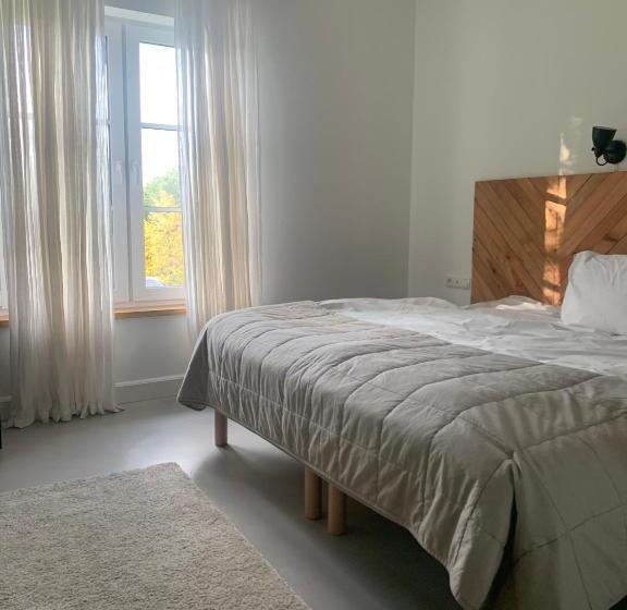 Номер Стандарт, Biała Wstążka B&b