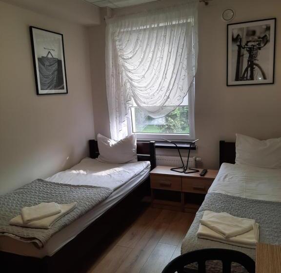 Quarto Estandar, Ik Corner