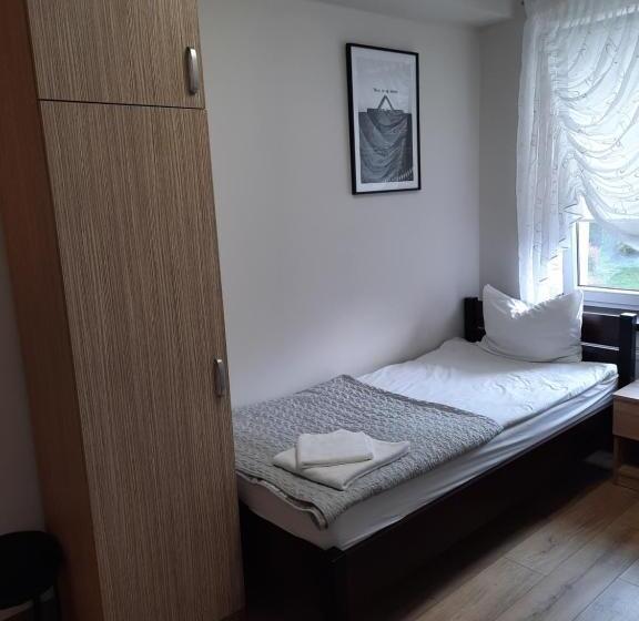 标准间, Ik Corner