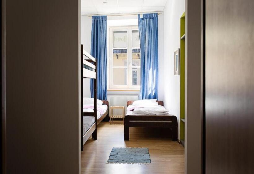 اتاق استاندارد چهارنفره با سرویس بهداشتی مشترک, Folk Hostel