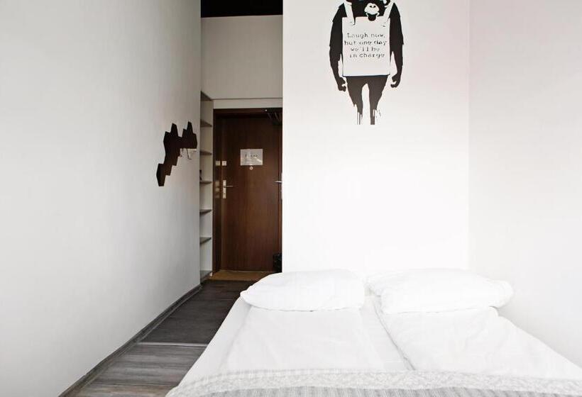 اتاق استاندارد, Folk Hostel