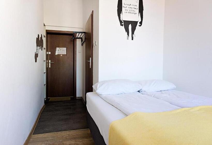 اتاق استاندارد, Folk Hostel