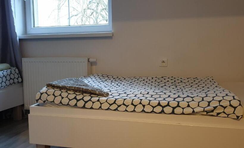 Номер Стандарт, Hostel Przed świtem