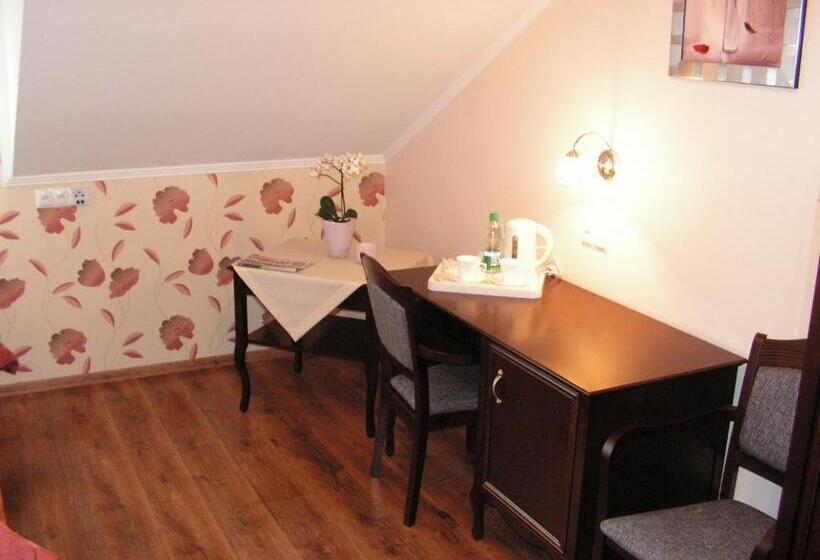 חדר דלוקס, Dworek Jolanta