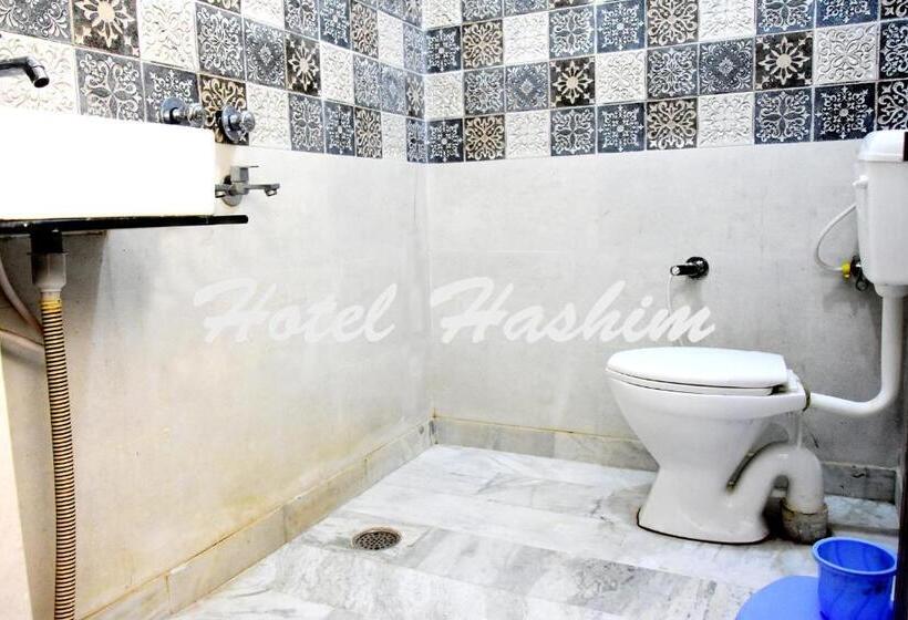 חדר סופריור, Hashim