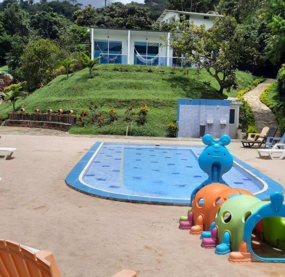 带阳台的三人标准间, Finca Pozo Azul