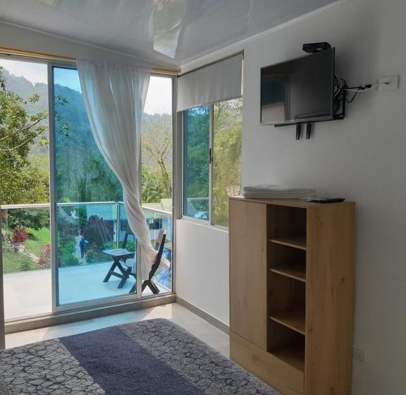 带阳台的三人标准间, Finca Pozo Azul