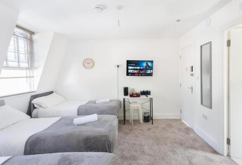 浴室共有スタンダード４人用ルーム, Studio9 Rooms   Next To Emirates Stadium   Budget Rooms With Shared Bathroom